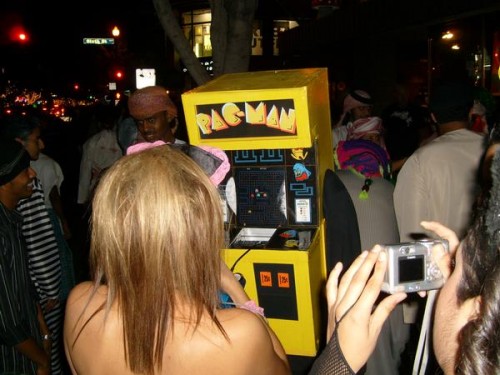 2007 - Pac-Man Machine Being Played.jpg (47 KB)
